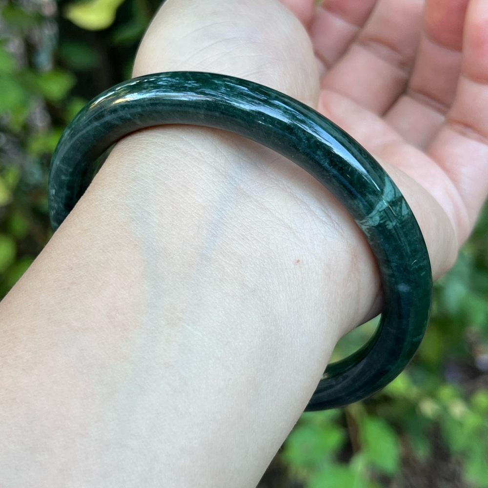 64mm inner diameter skinny dark green xiuyu jade bangle - Picture 7 of 9